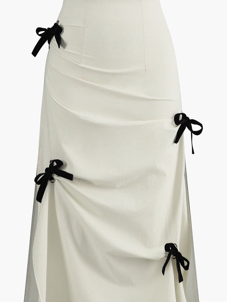 Witte Midi-Rok met Zwarte Strikjes en Plooidetails – Elegant & Vrouwelijk