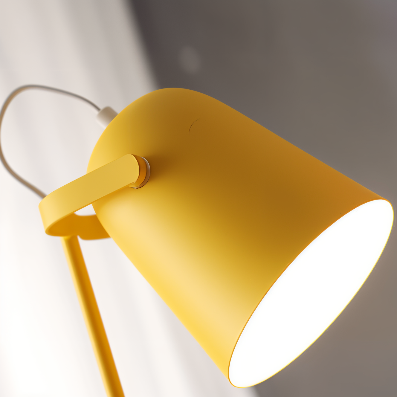 Scandinavische Gele Tafellamp – Minimalistisch Design