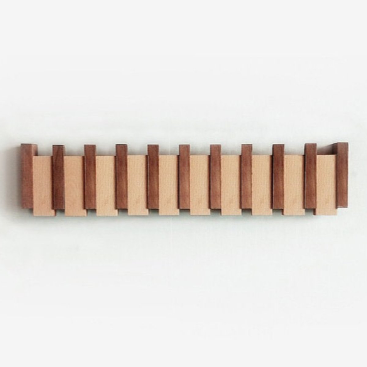 Design Kapstok van Hout met Magnetische Haken in Pianotoetsstijl