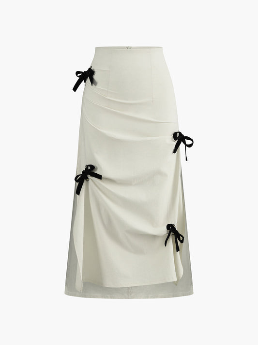 Witte Midi-Rok met Zwarte Strikjes en Plooidetails – Elegant & Vrouwelijk