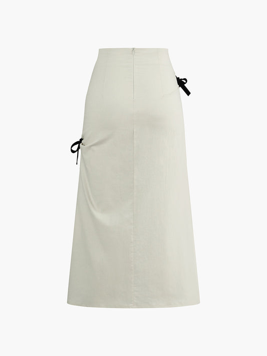 Witte Midi-Rok met Zwarte Strikjes en Plooidetails – Elegant & Vrouwelijk